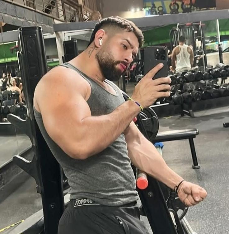 <em>Alejandro Martinez</em>